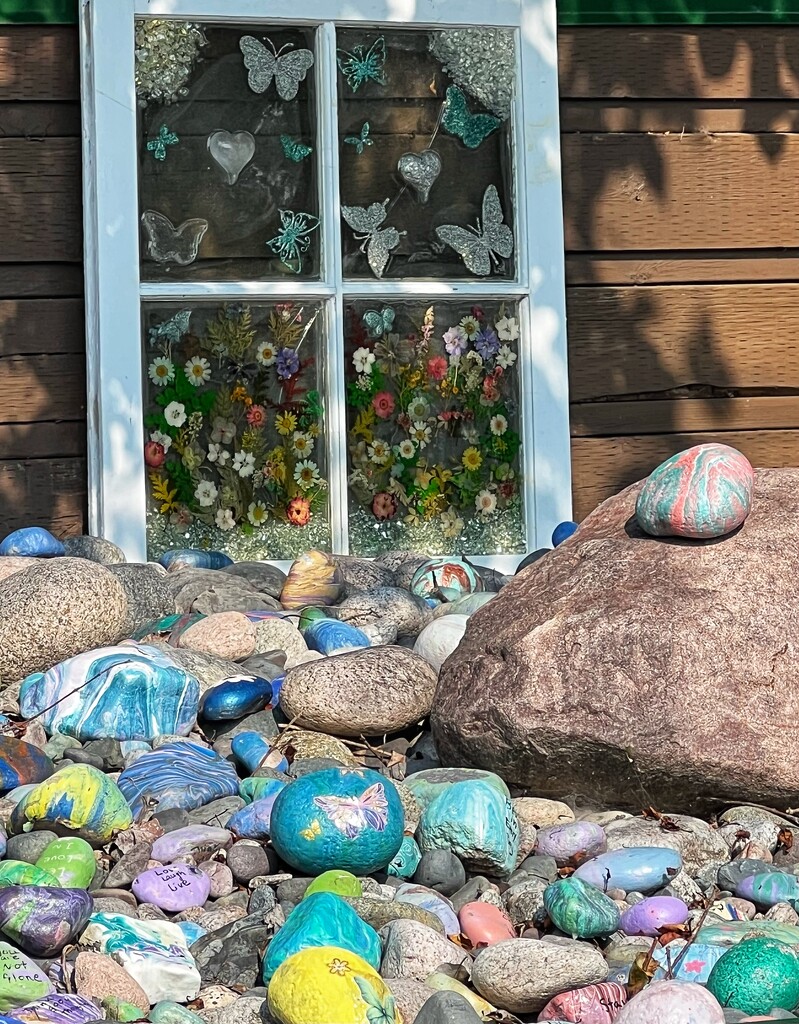 Painted Rocks by radiogirl