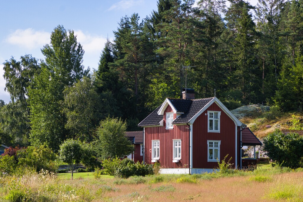 A sweet little house in Sweden by okvalle