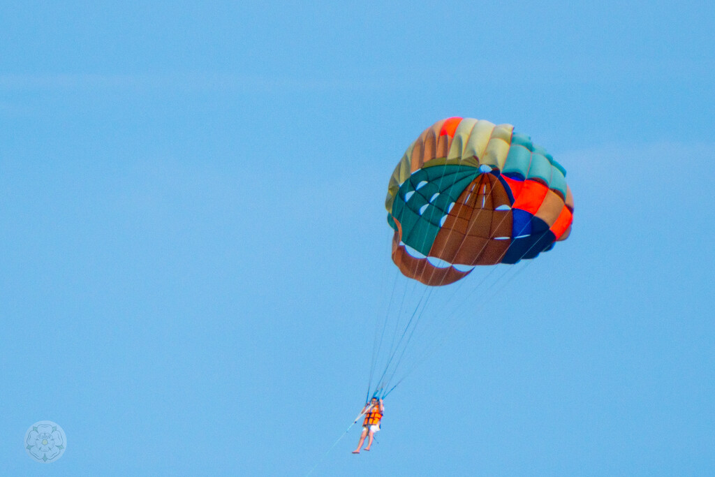 Paraglider - Pattaya Beach by lumpiniman