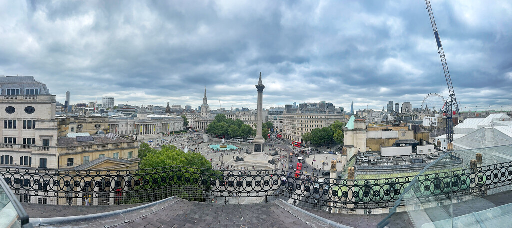 Panorama over Trafalgar Square.  by cocobella