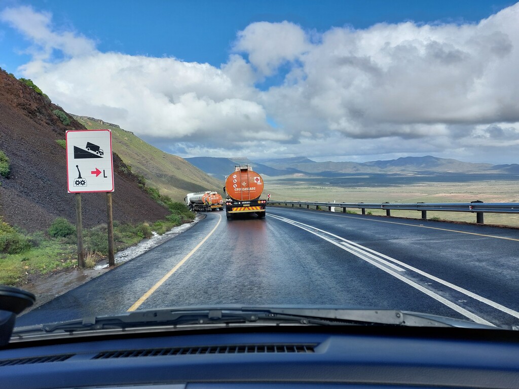 Crawling down Van Rhyn's Pass by seacreature