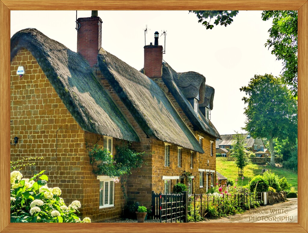 Country Cottage by carolmw