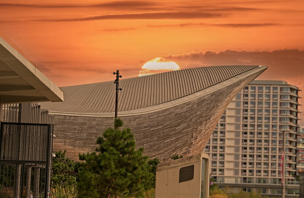 London Aquatic Centre  by billyboy