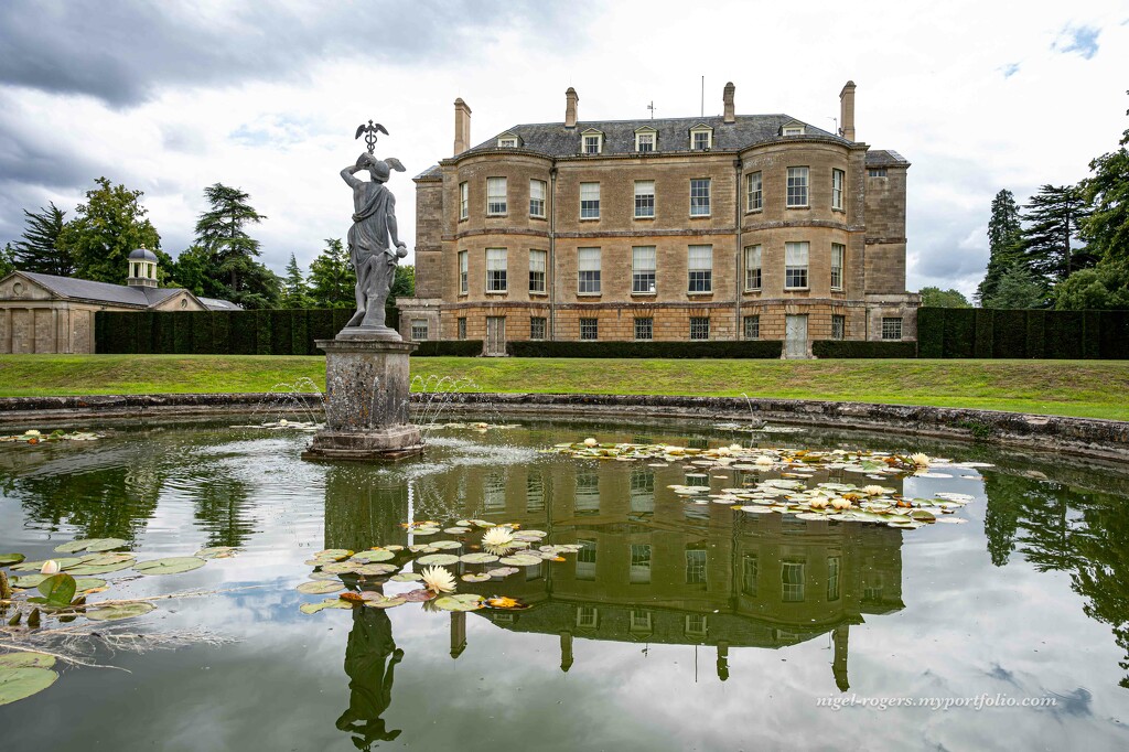 Buscot House by nigelrogers