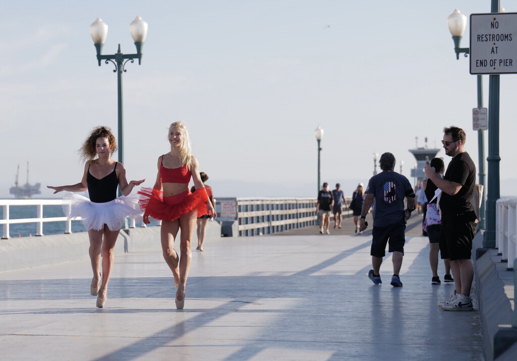 En Pointe on Pier by redy4et