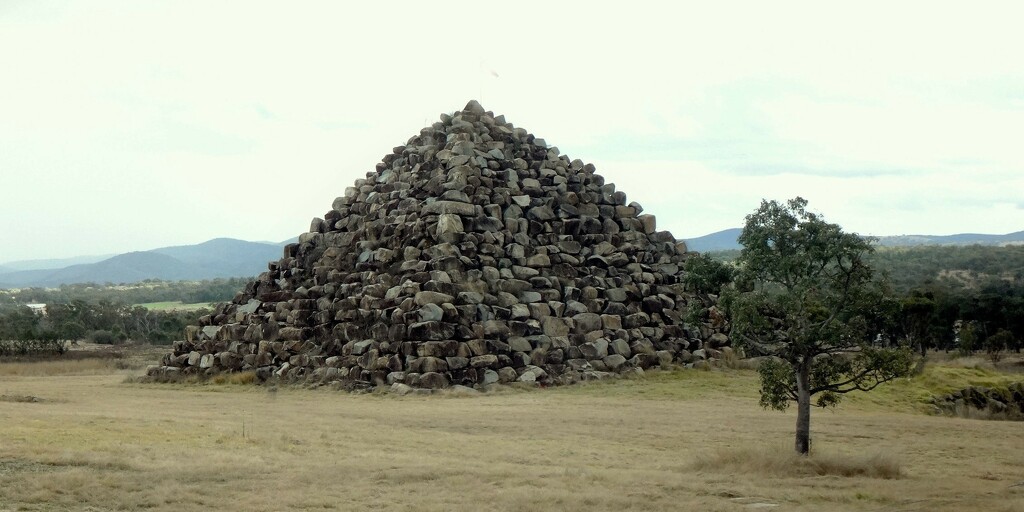 The Ballandean Pyramid... by robz