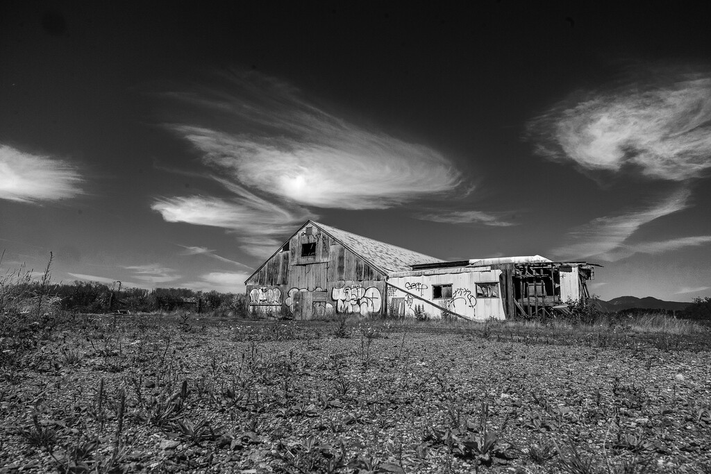 Abandoned barn by cdcook48