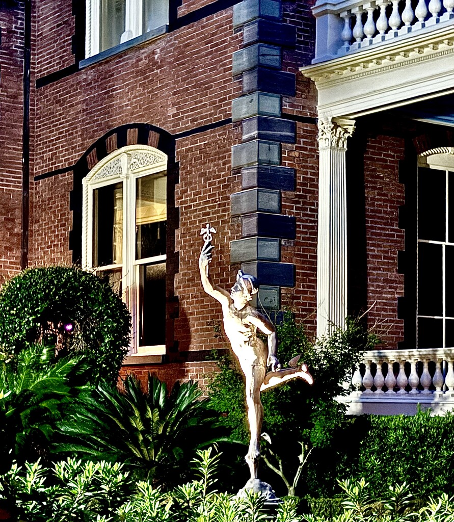 Statue in front of large Charleston mansion by congaree