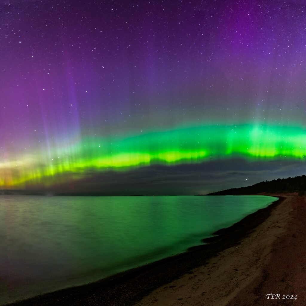 Big Dipper Observes Aurora Borealis by taffy