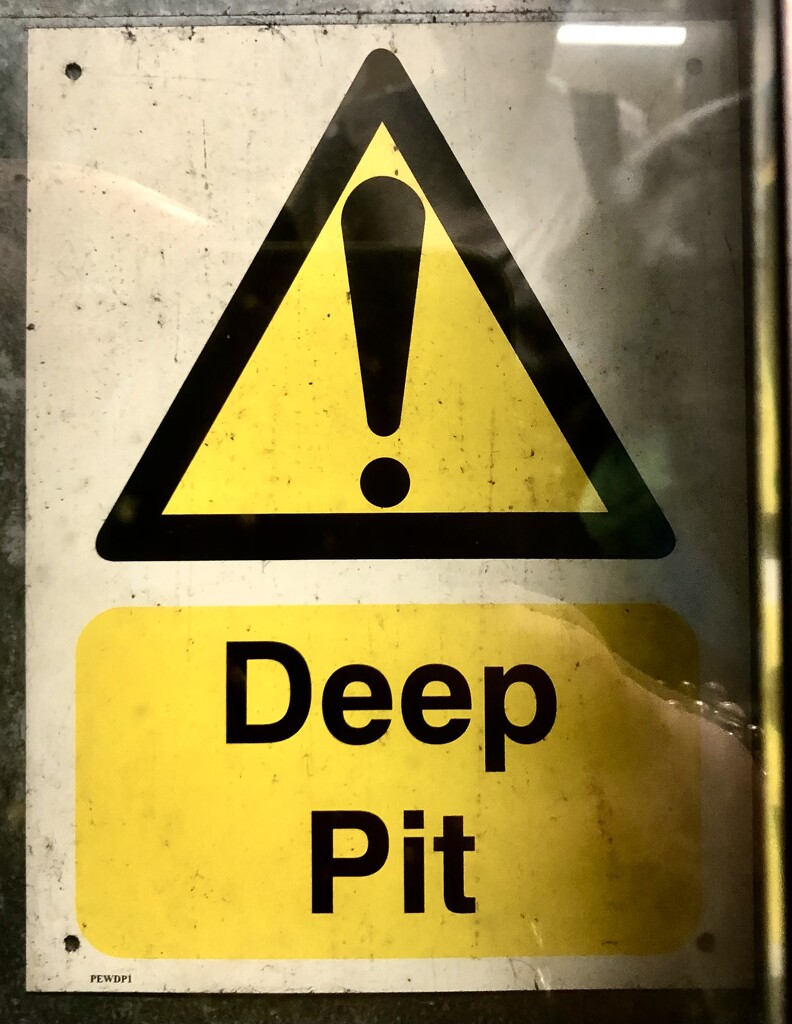 Deep Pit by sleepingexplorer