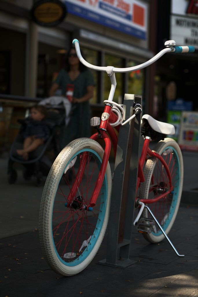 COOL LOOKING BICYCLE. by jerzyfotos