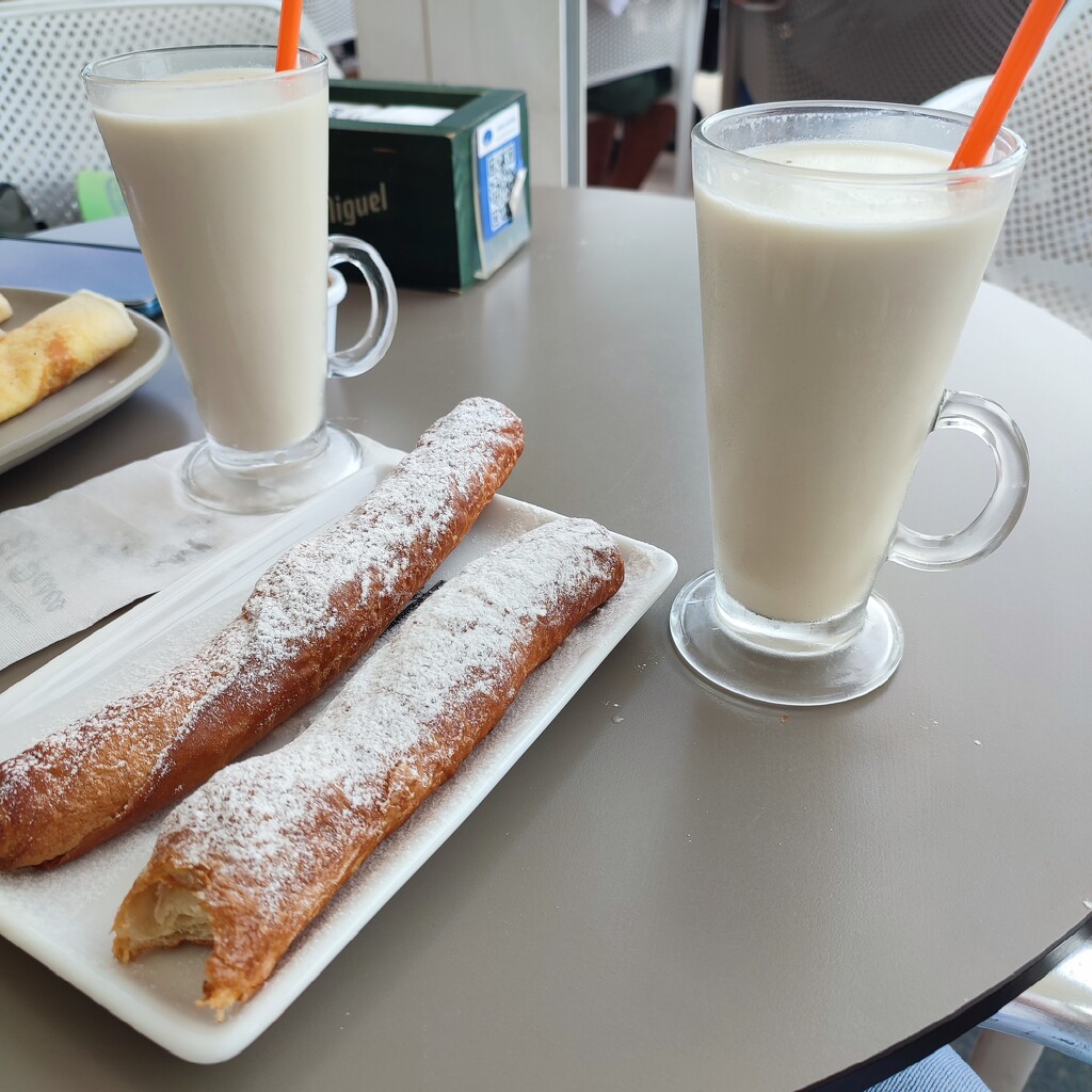 Horchata with fartons by franbalsera