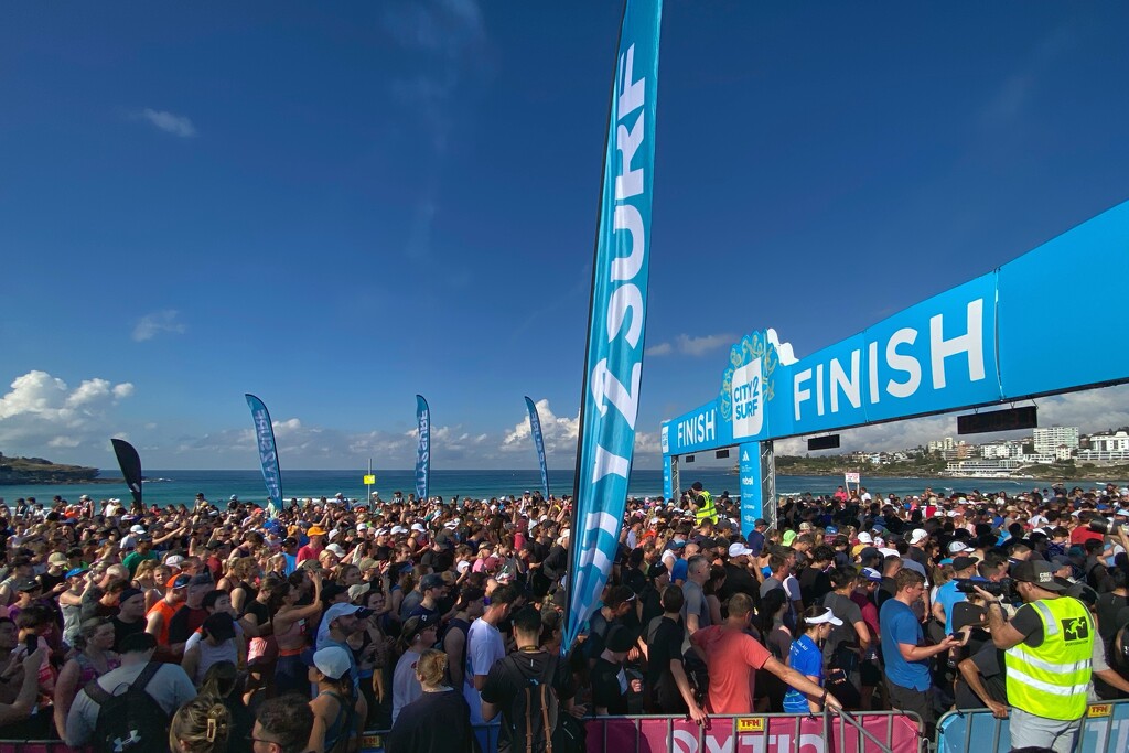 Sydney City to Surf 90,000 long queue.  by johnfalconer