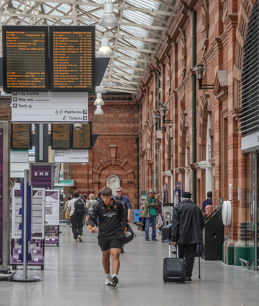 Nottingham Departures by phil_howcroft