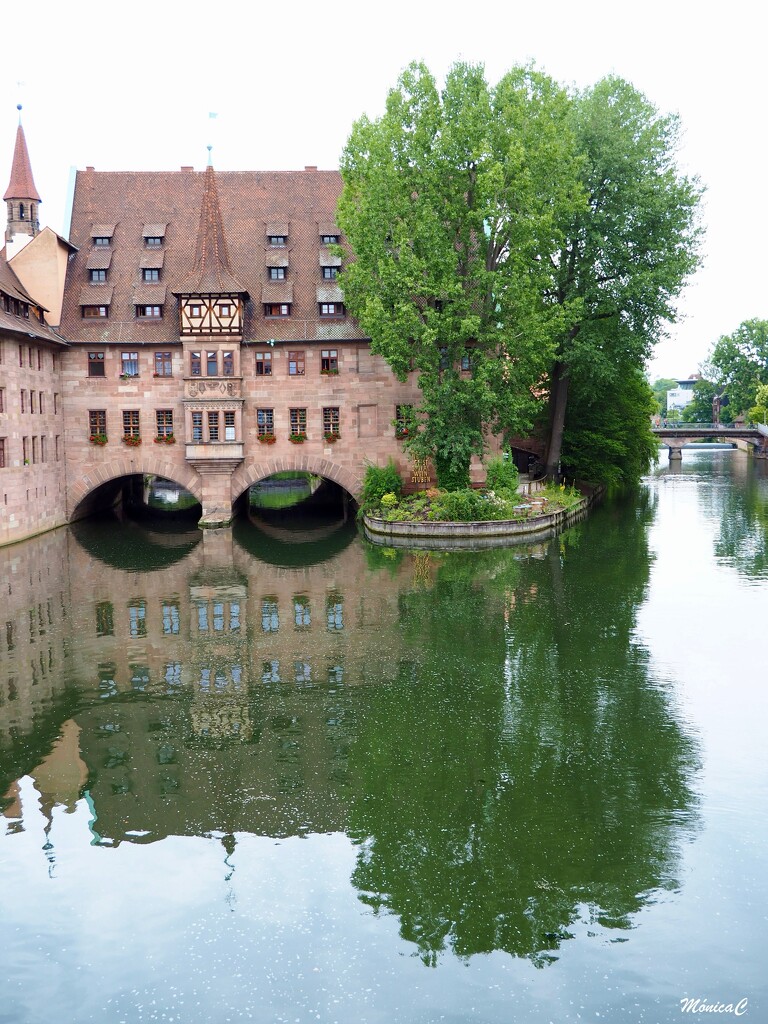 Heilig-Geist-Spital, Nuremberg by monicac