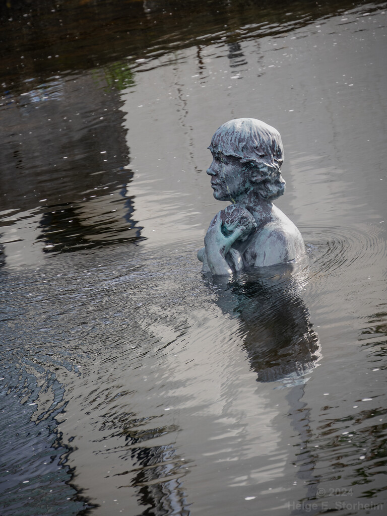 Mother and child sculpture by helstor365