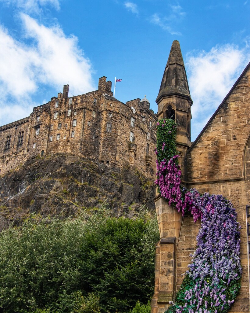 Edinburgh Castle seen from the Grassmarket  by billdavidson