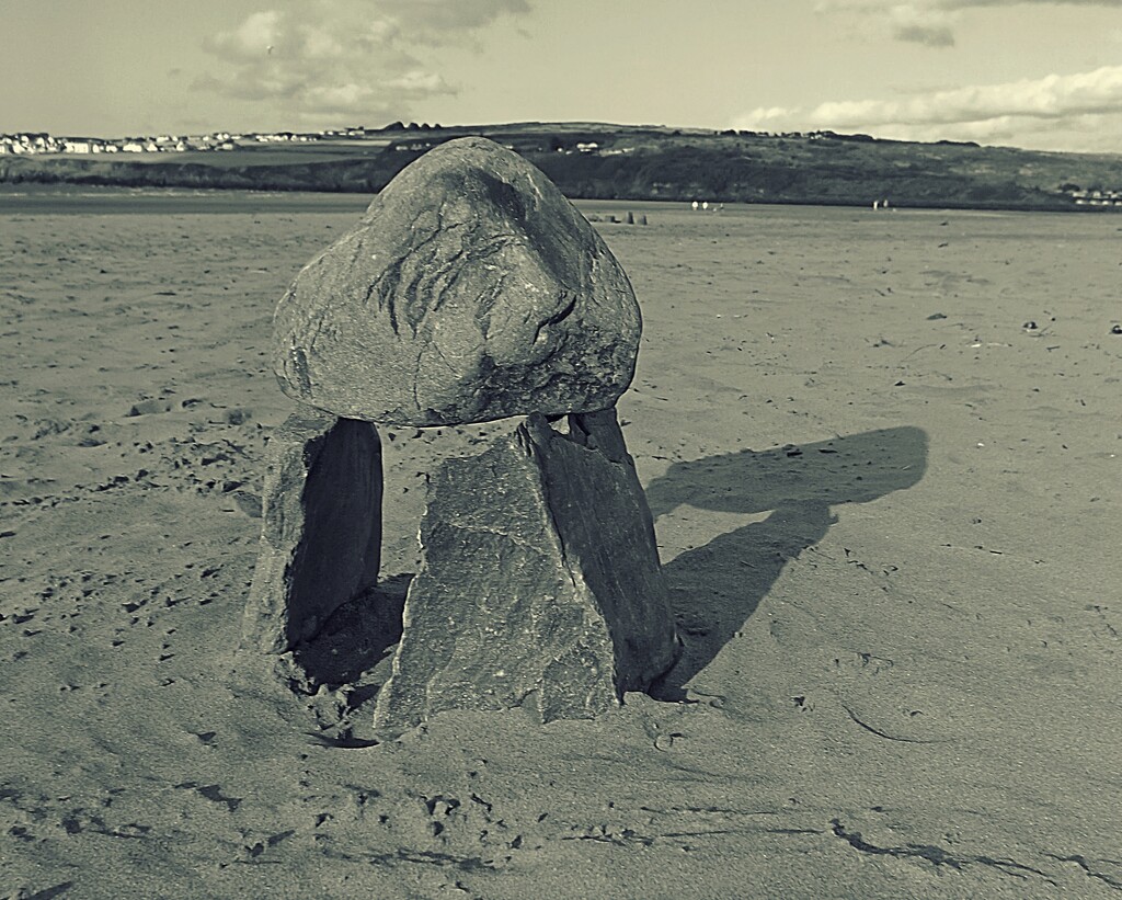 Little 'Cromlech' by the sea by ajisaac