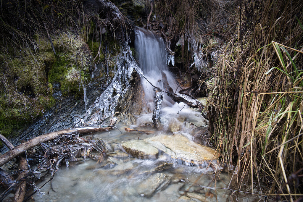 A tiny waterfall by dkbarnett