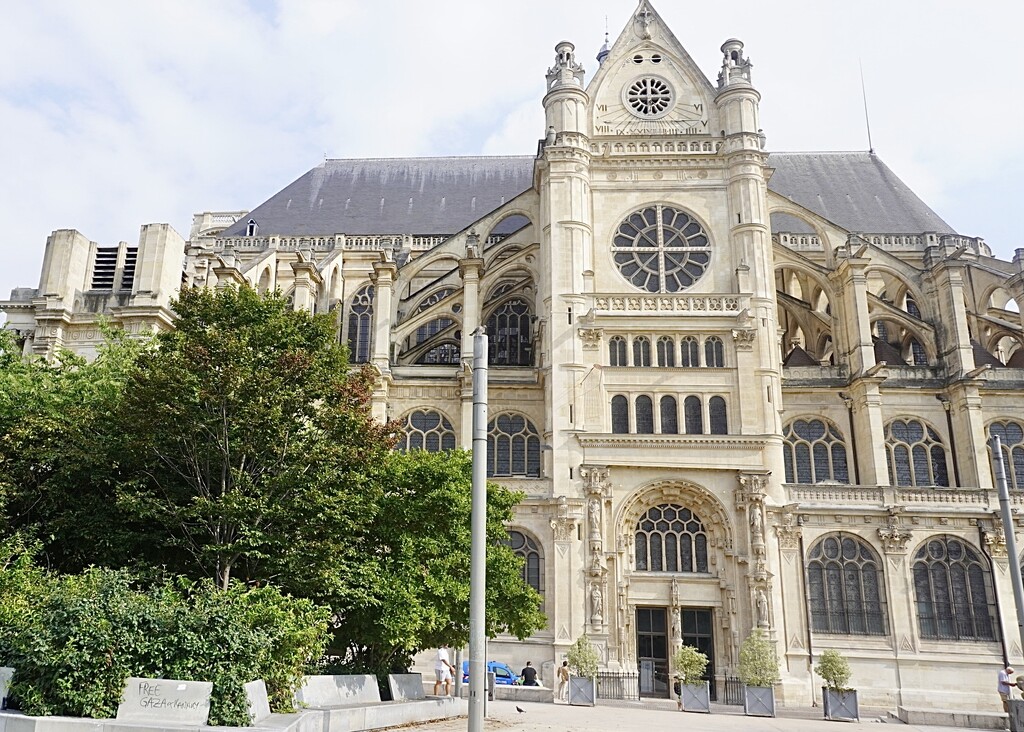 The Eglise Saint-Eustache in the heart of Les Halles is one of the most visited churches in Paris. by beverley365