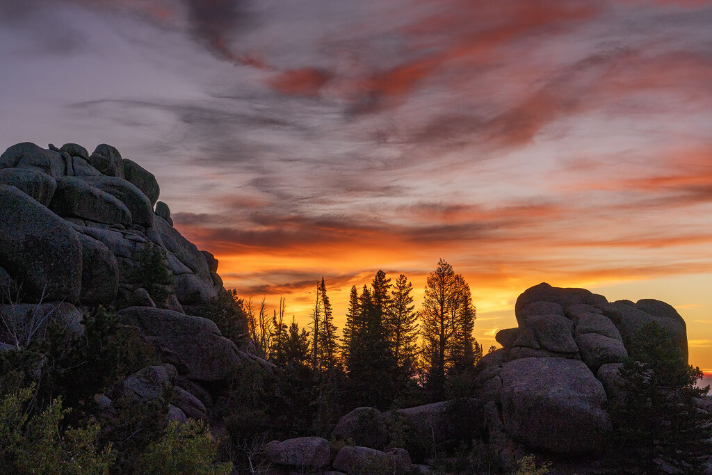 Vedauwoo Sunrise by kvphoto