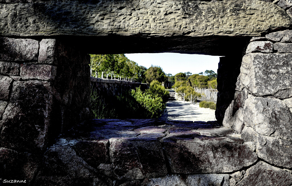 Through the hole in the wall by ankers70