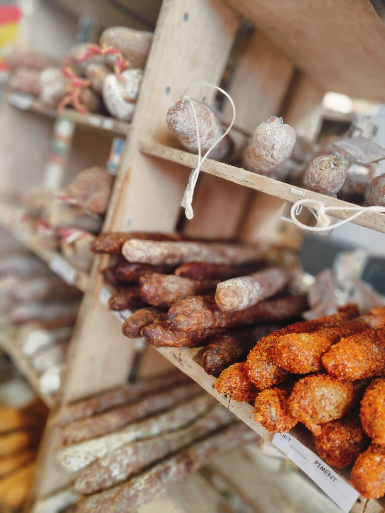 Thouars Weekly Market  by alisonl