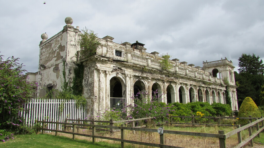 Trentham Gardens by bunnymadmeg