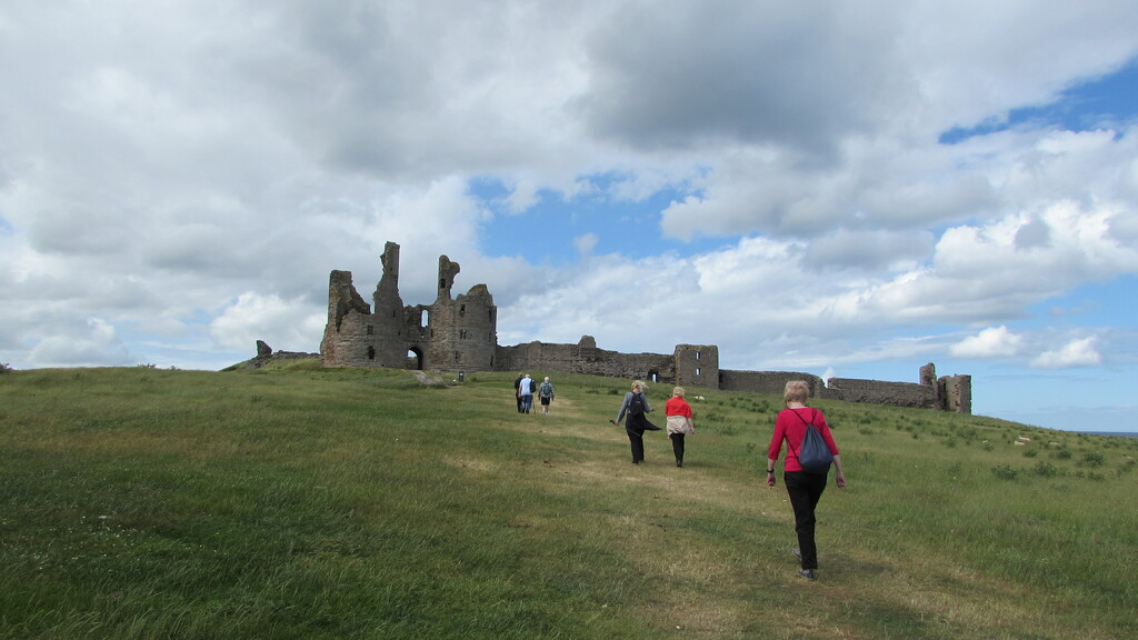 Dunstanburgh Castle by bunnymadmeg