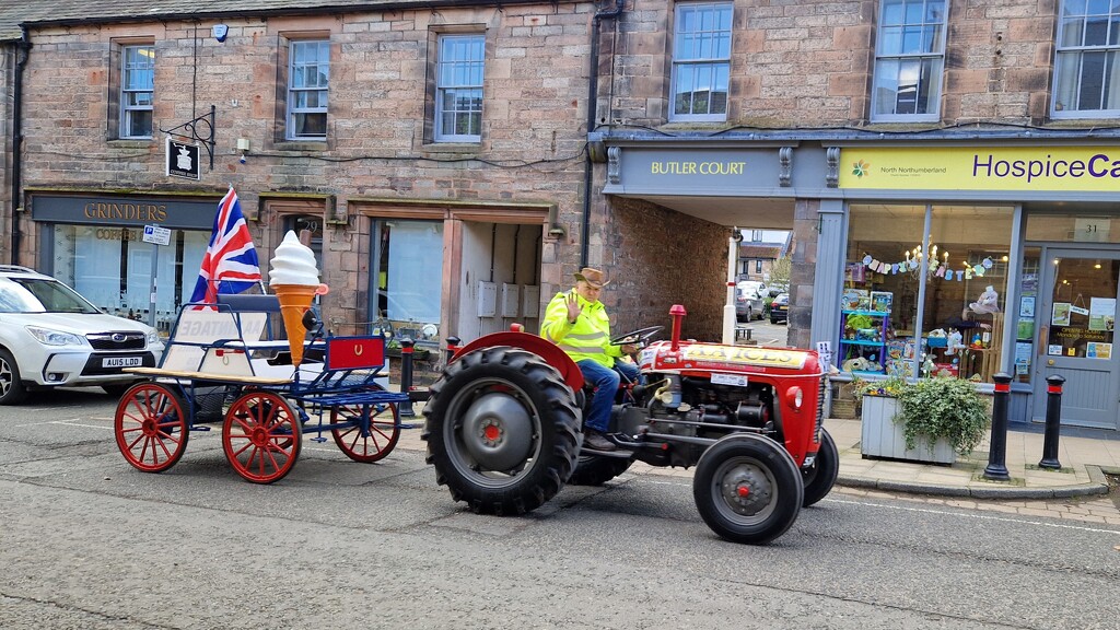 Vintage tractor by bunnymadmeg