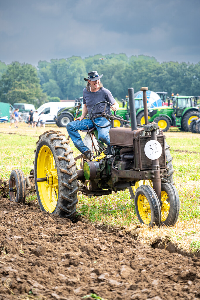 08-18 - Ploughing by talmon