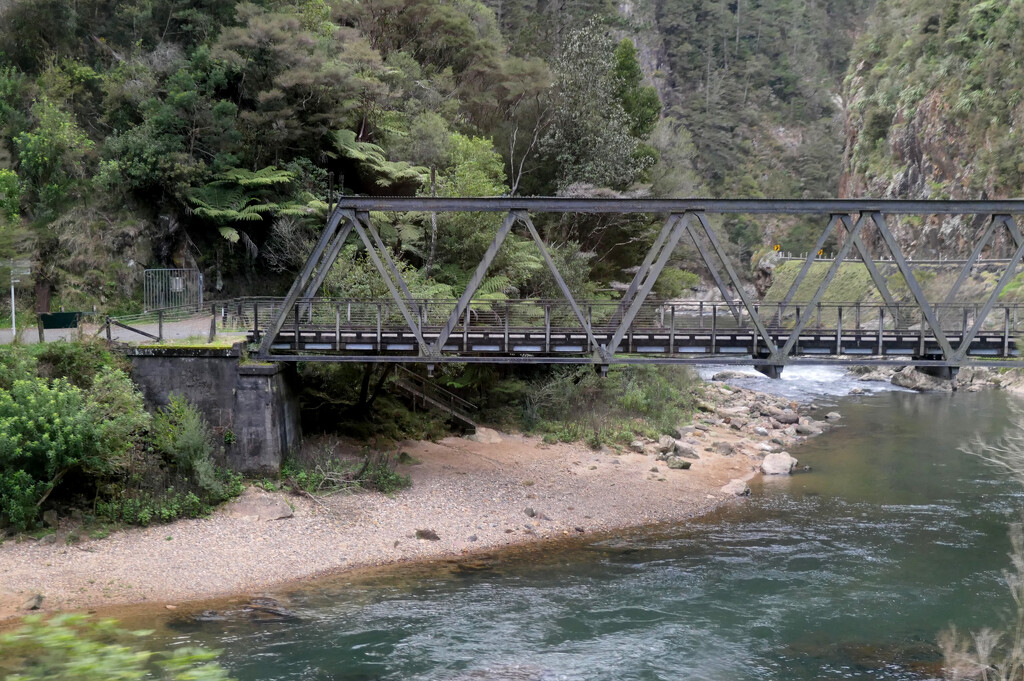 Karangahake Gorge Cycleway by dide