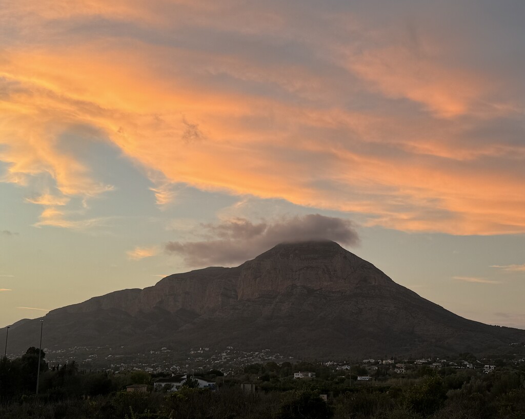 Montgo Mountain  by jeremyccc