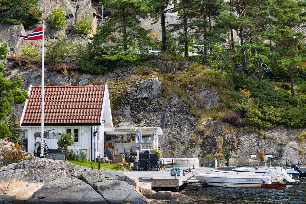 Small cottage by the sea by okvalle