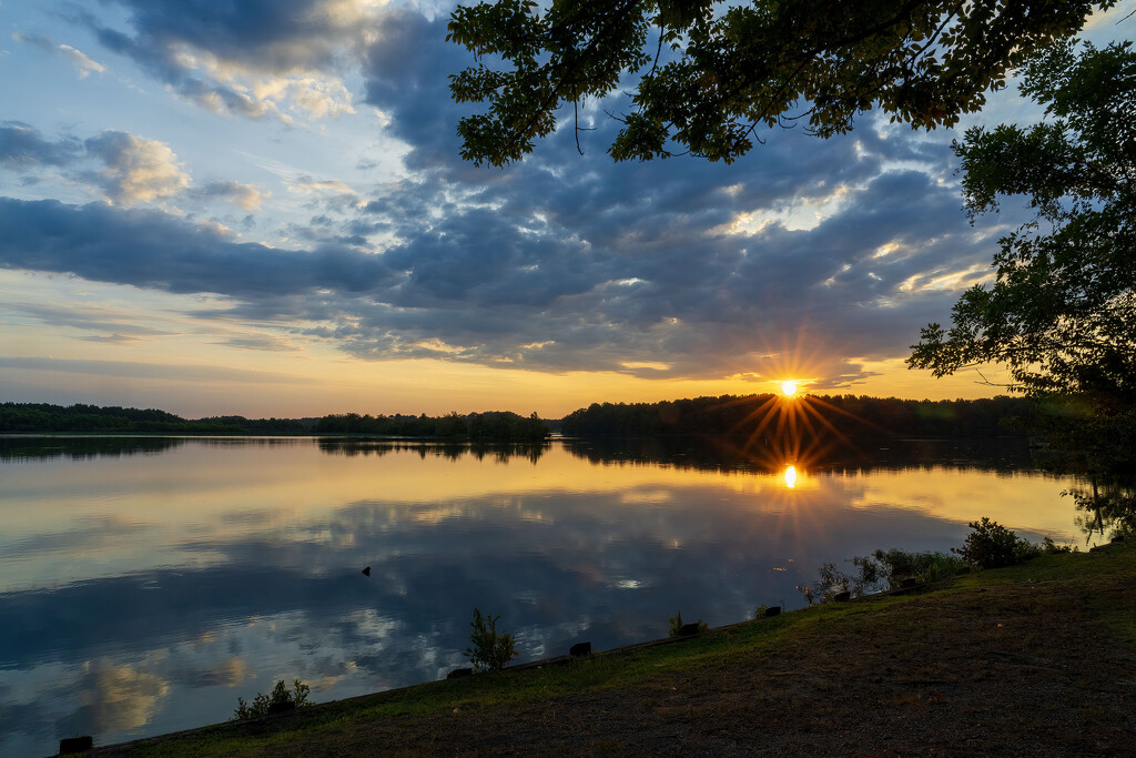 Double Sunstar Reflections by kvphoto