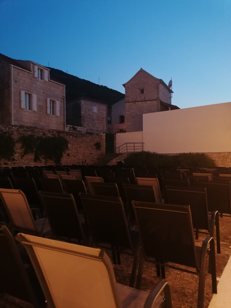 Vis 3 - open air cinema by zardz