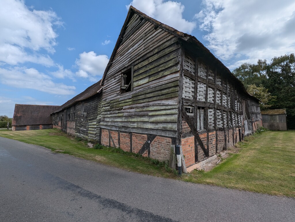 WICHENFORD TYHTE BARN. by derekskinner