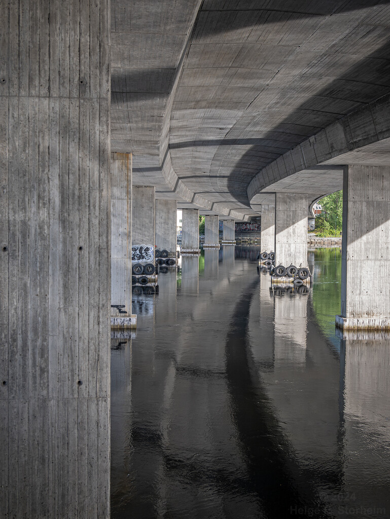 Under the bridge by helstor365