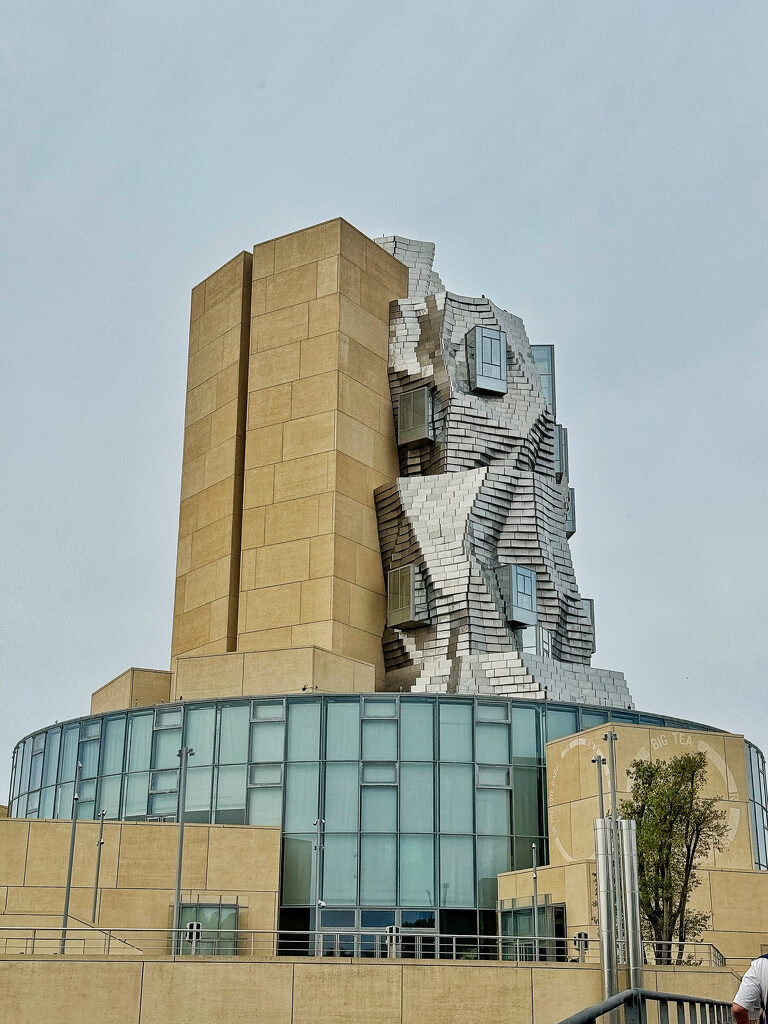 Franck Gehry building.  by cocobella