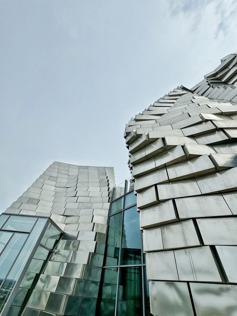 Franck Gehry architecture.  by cocobella