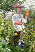 5th Sep 2024 - Gladys welcomes visitors to her garden