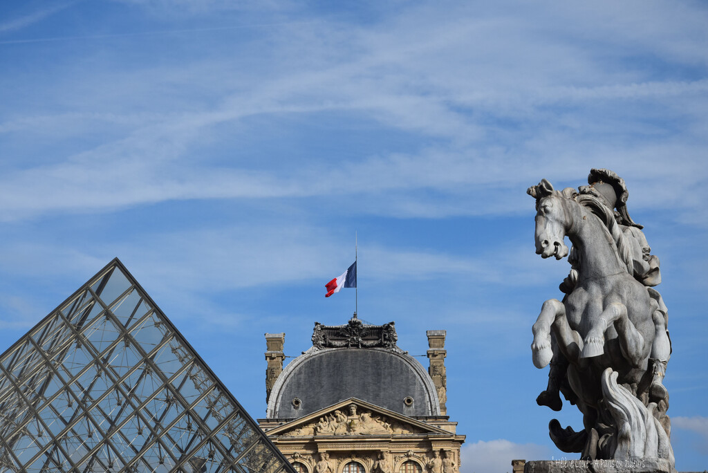 Louvre by parisouailleurs