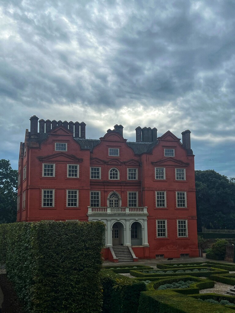 Kew Palace by mattjcuk