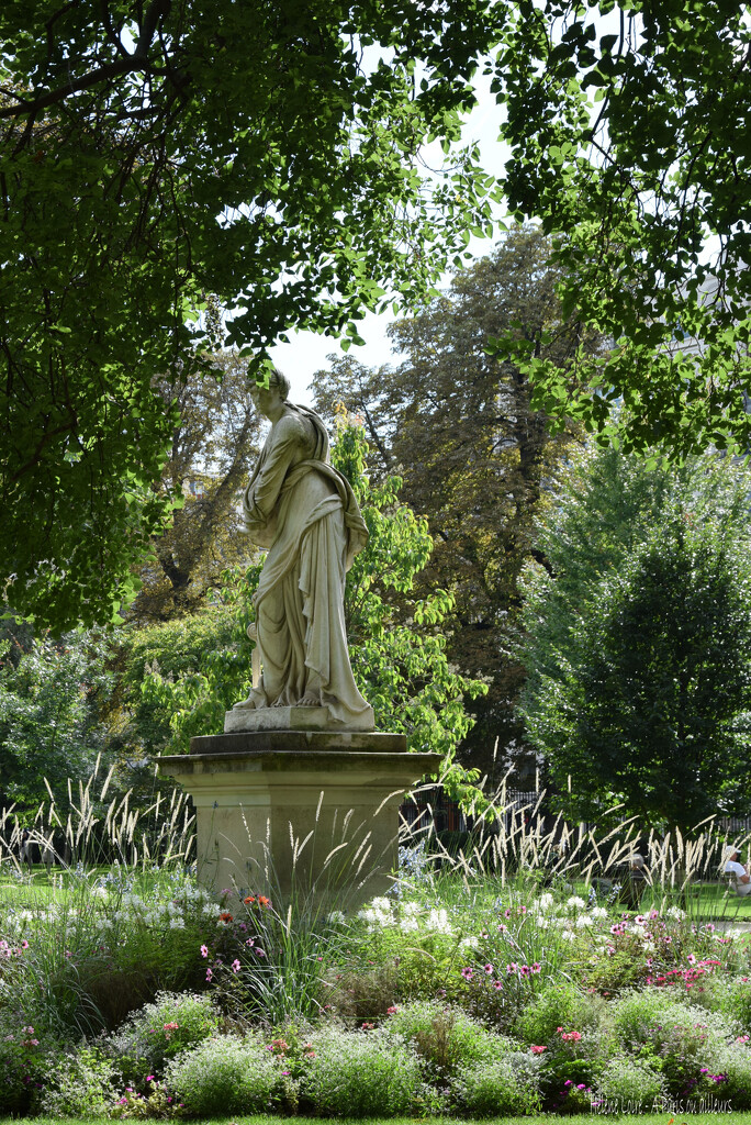 Luxembourg garden by parisouailleurs