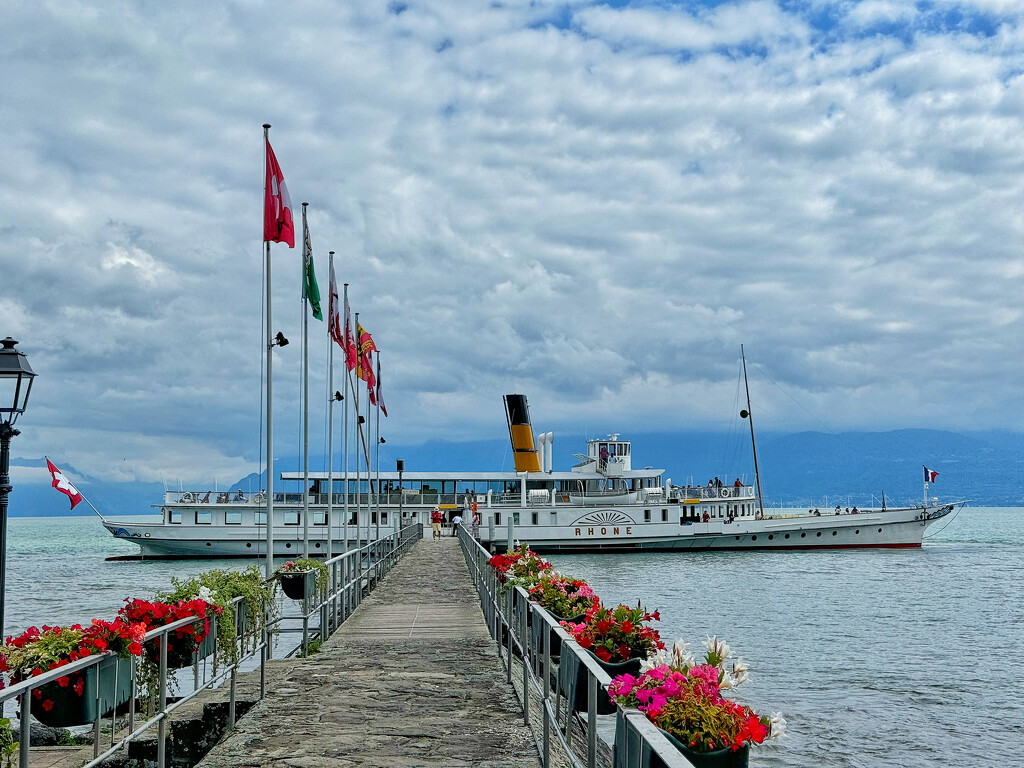 Steamboat on Leman lake.  by cocobella