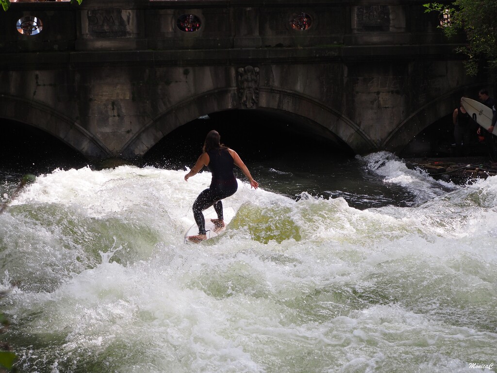 Surfing in Munich by monicac