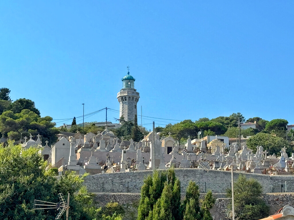 Cimetière marin de Sète.  by cocobella