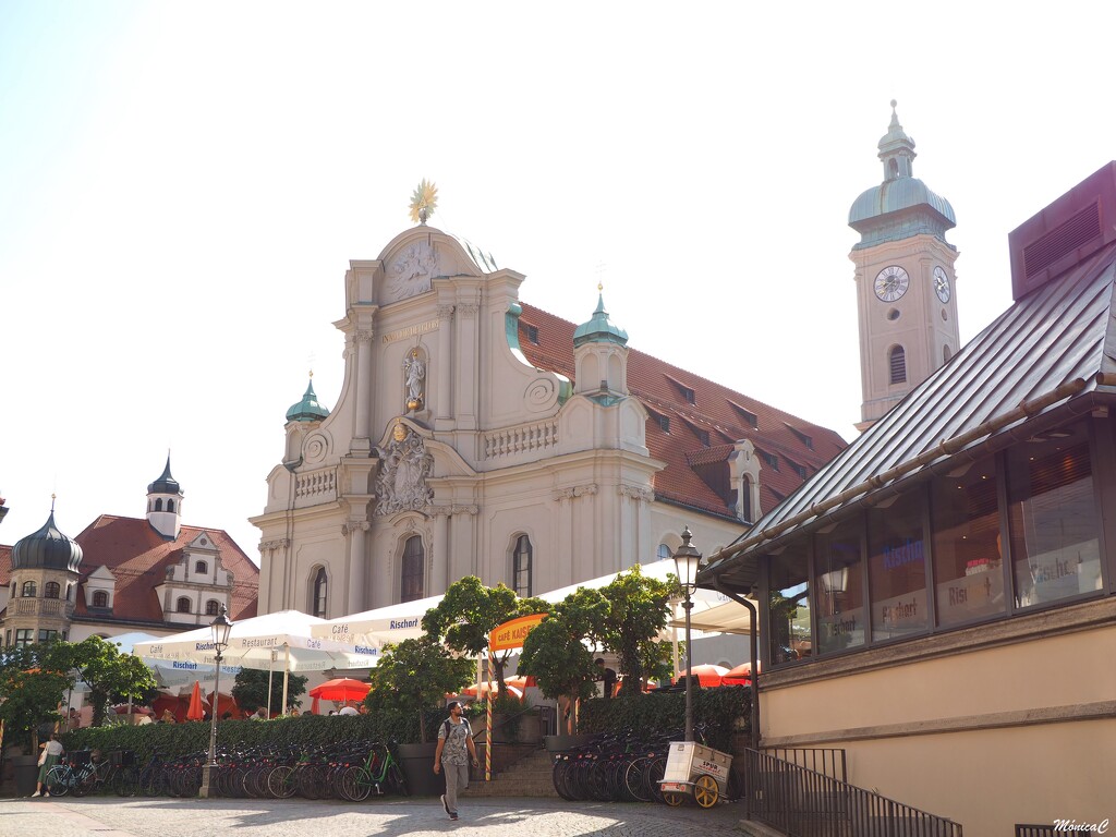 Church of the Holy Spirit, Munich by monicac