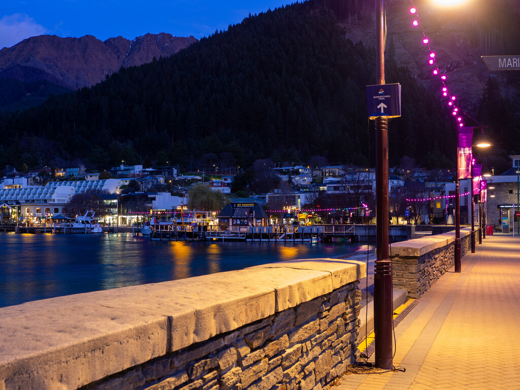 Queenstown early morning by christinav