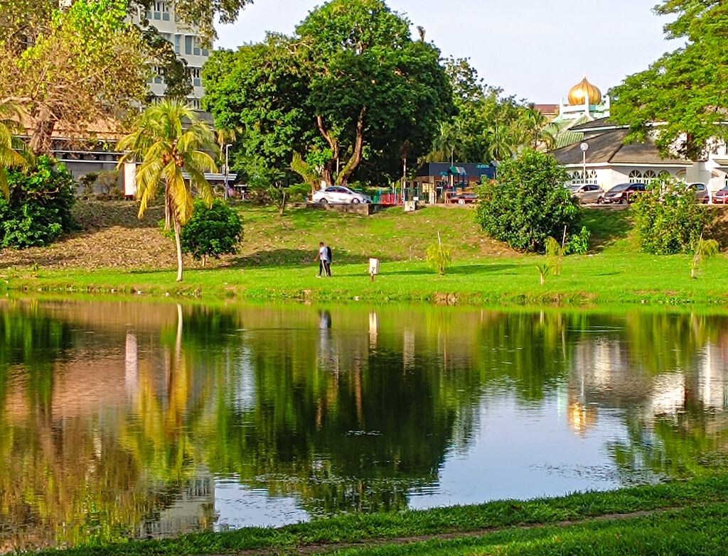 Evening Walk by the Lake at  USM by ianjb21